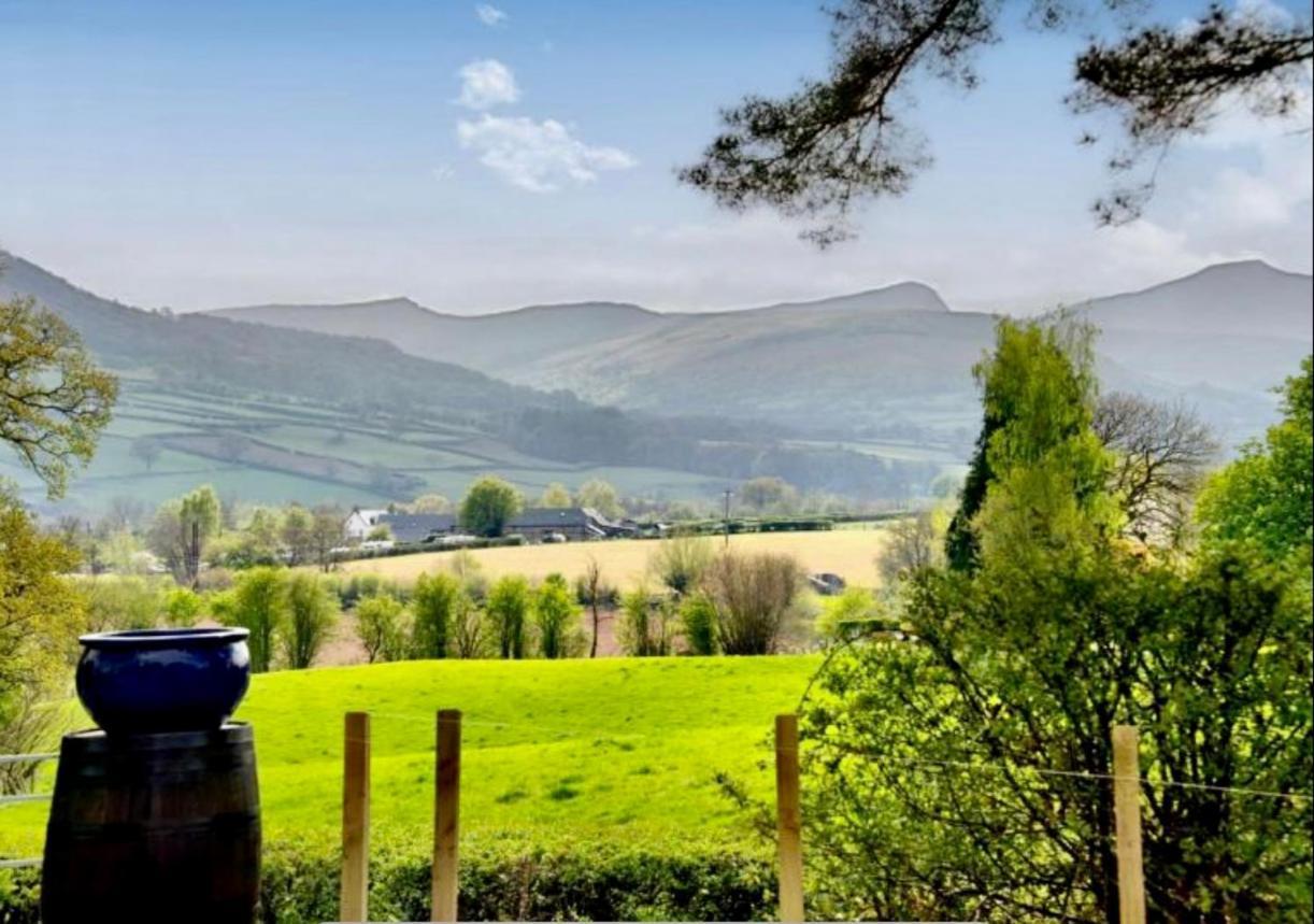 Mountain View Cottage, Hot Tub , Stunning Views Llanhamlach Exteriér fotografie